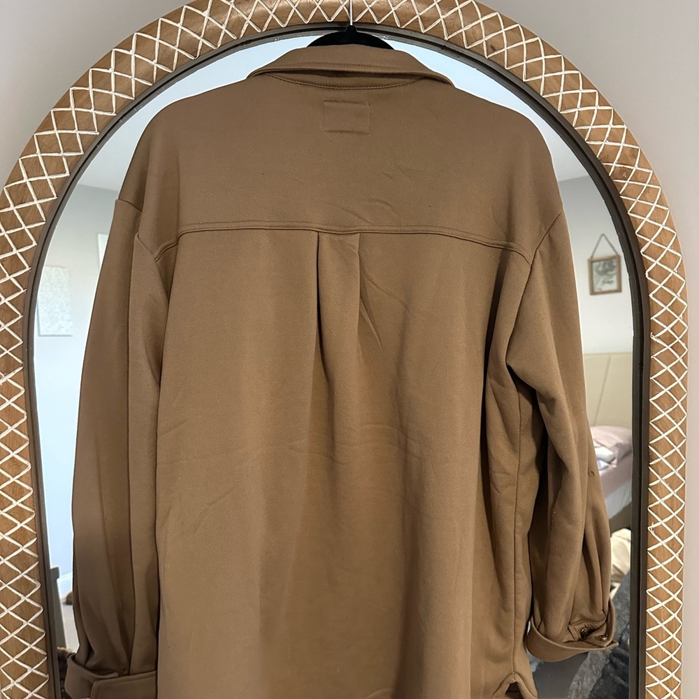 Tan pullover - Picture 2 of 2